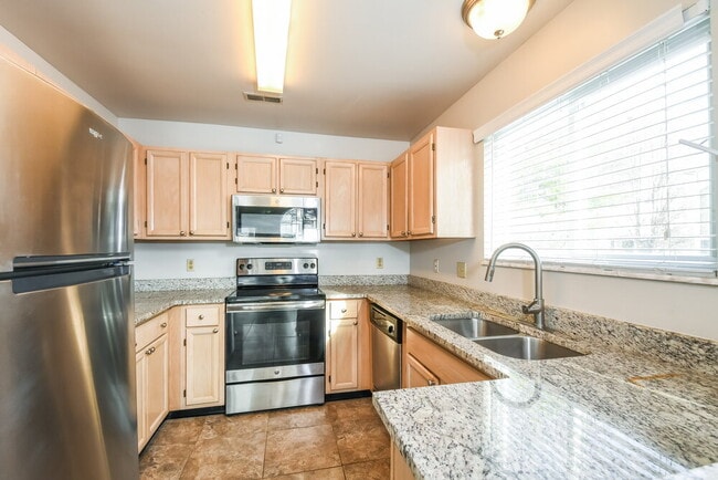 Building Photo - 753 Liberty Village Dr