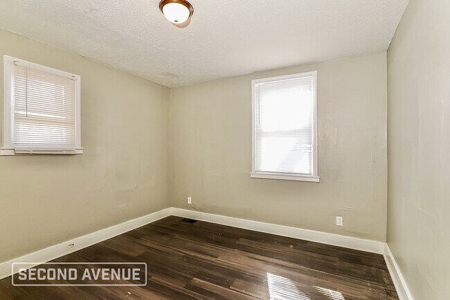 Building Photo - 2114 Greenwood Ave