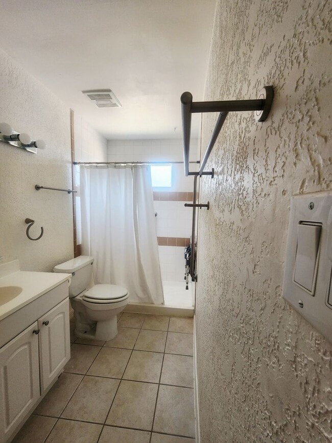 Building Photo - Charming 3-Bedroom Home in Northeast Albuq...