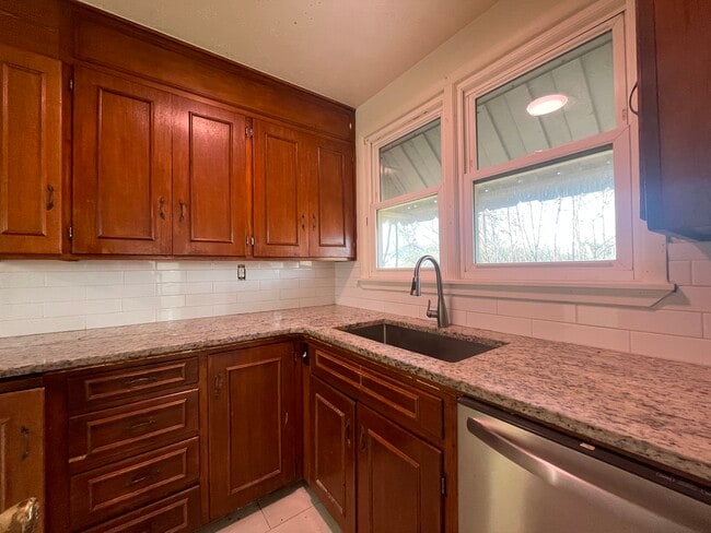 Building Photo - 404 N Atlanta St