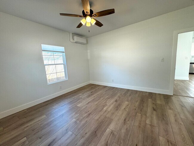 Building Photo - Stunning 2 bedroom 1 bathroom home In Kendall-Whittier district of Tulsa!