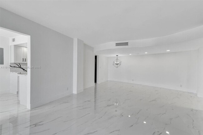 Building Photo - 100 Golden Isles Dr