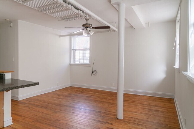 Building Photo - Ravenswood - 2 Bed / 1 Bath English Garden...