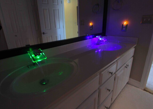 Building Photo - 5711 Chadwick Ln