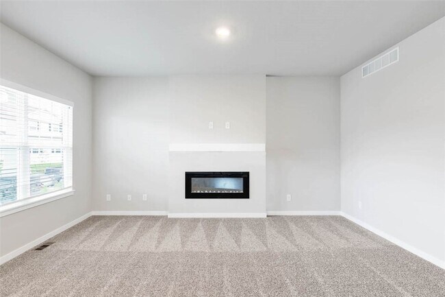 Building Photo - 2408 SW Plaza Pkwy