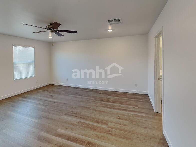 Building Photo - 9630 E Friedel Dr