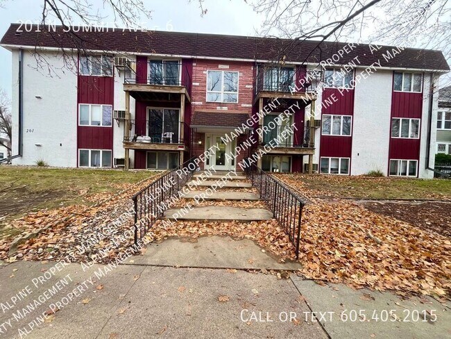 Building Photo - 201 N Summit Ave