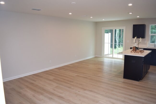 Building Photo - Modern 3-Bedroom Townhouse with Garage & Private Patio