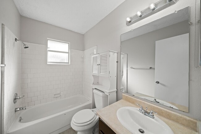 Building Photo - 7227 Colima Dr