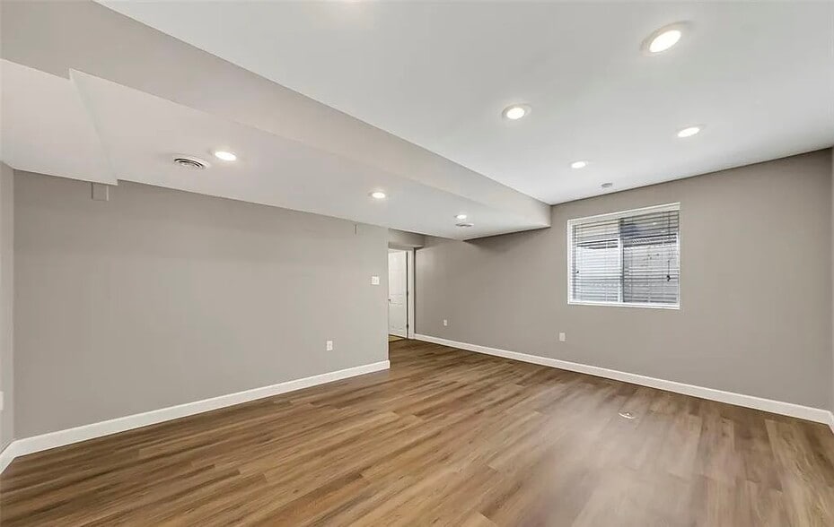 Building Photo - 607 Spring Mnr