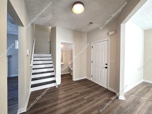 Primary Photo - 4593 Parkway Cir