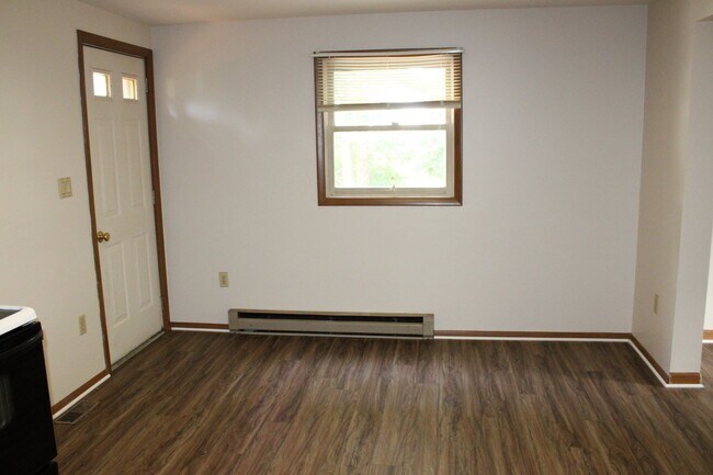 Building Photo - 11784 White Oak Rd