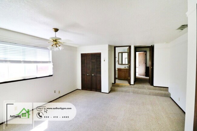 Building Photo - 3688 Cal Ore Dr