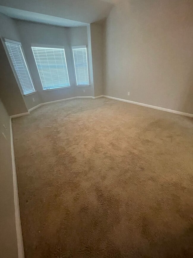 Building Photo - 22427 Carriage Bush