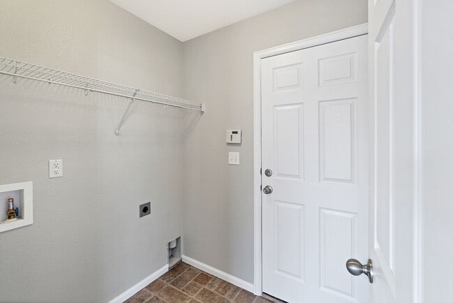 Building Photo - Beautiful 2 Story Home!
