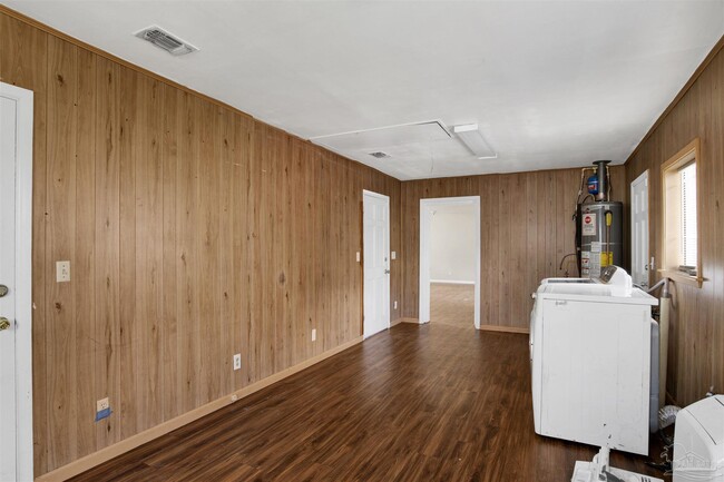 Building Photo - 2802 W Gonzalez St