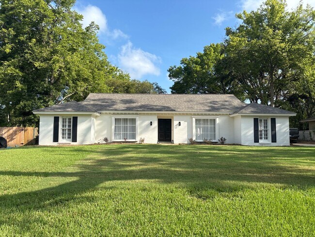 Building Photo - 3321 Ridgefield Dr