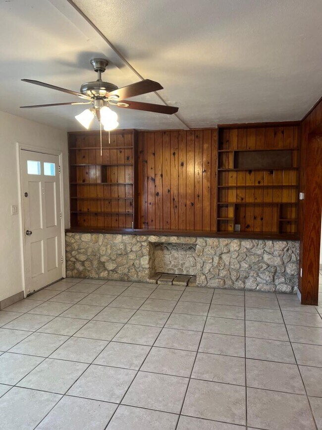 Building Photo - 4.0 bedroom in St. Petersburg Florida 33703