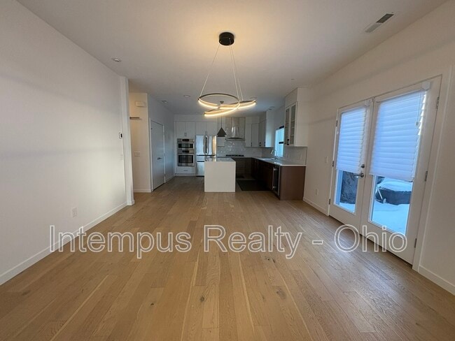 Building Photo - 2430 Richmond Rd