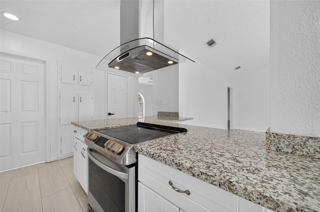 Building Photo - 7635 Dawnridge Dr