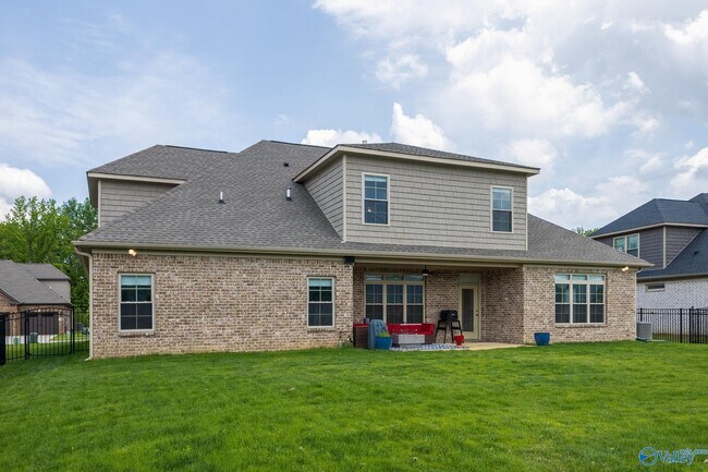 Building Photo - 7519 Flint Xing Cir SE