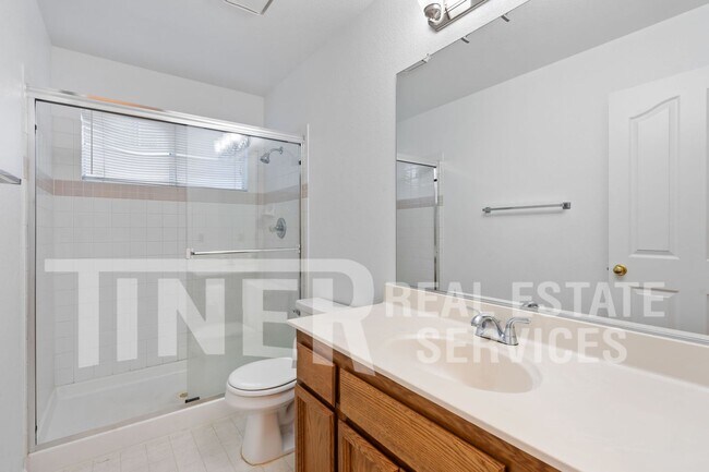 Building Photo - Spacious Home in Desireable Highland Hill ...