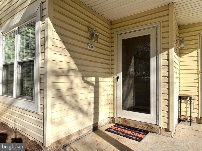 Main Entrance - 1507 Bennett Pl