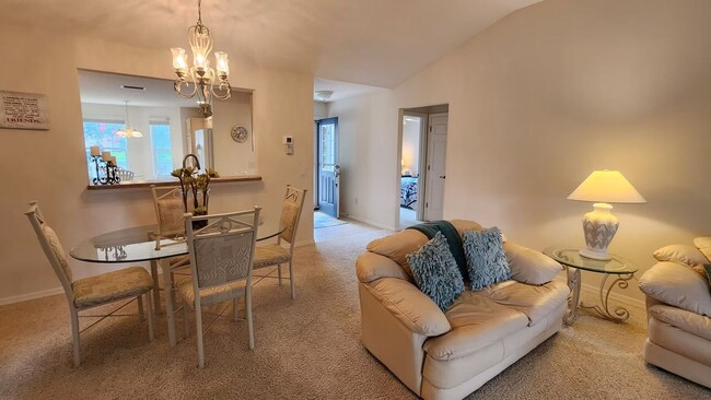 Building Photo - M916 Eastmont (VNSW-18/10)