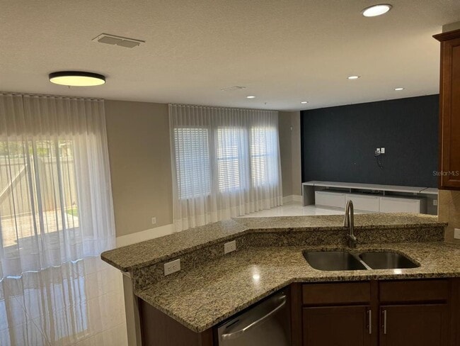 Building Photo - 2091 Bent Grass Ave