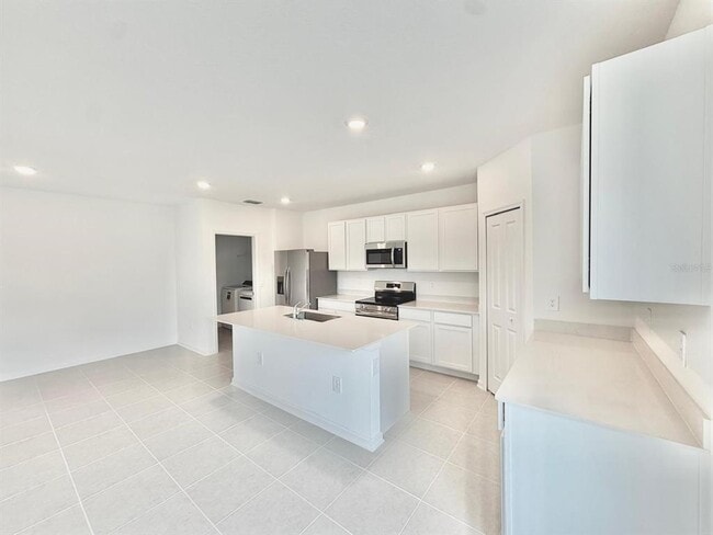 Building Photo - 2110 Chris Dr