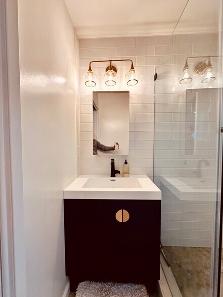 Art deco vanity - 236 N Goodhope Ave
