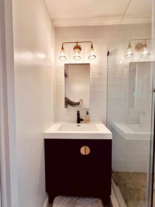 Art deco vanity - 236 N Goodhope Ave