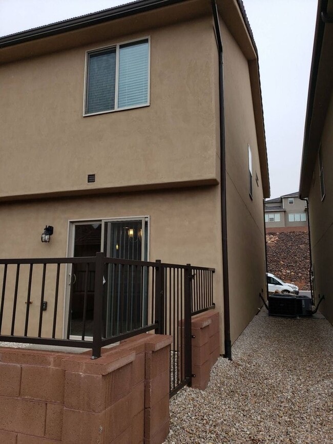 Building Photo - Modern Comfort Awaits – 4 Bed, 2.5 Bath To...
