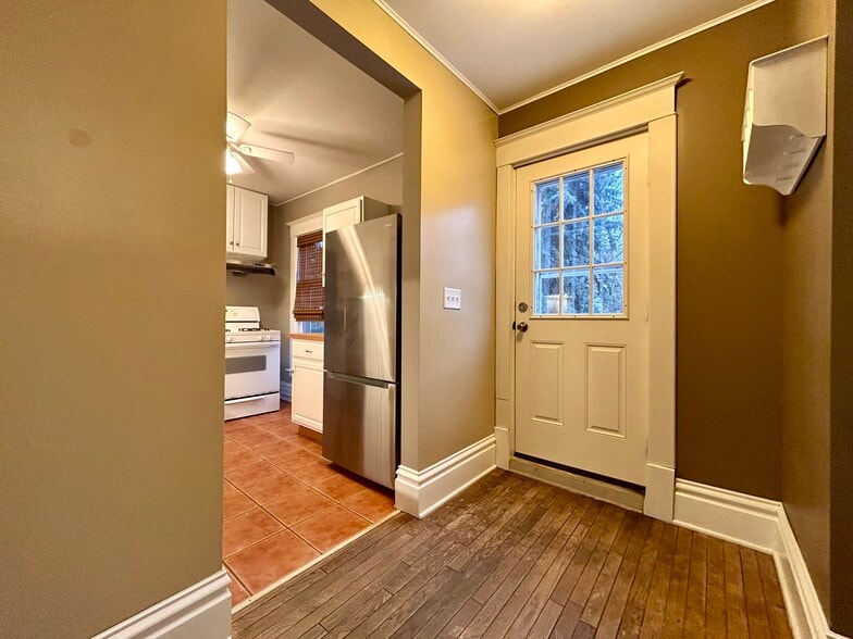 Deck/Balcony Access - 320 Madison Ave SE