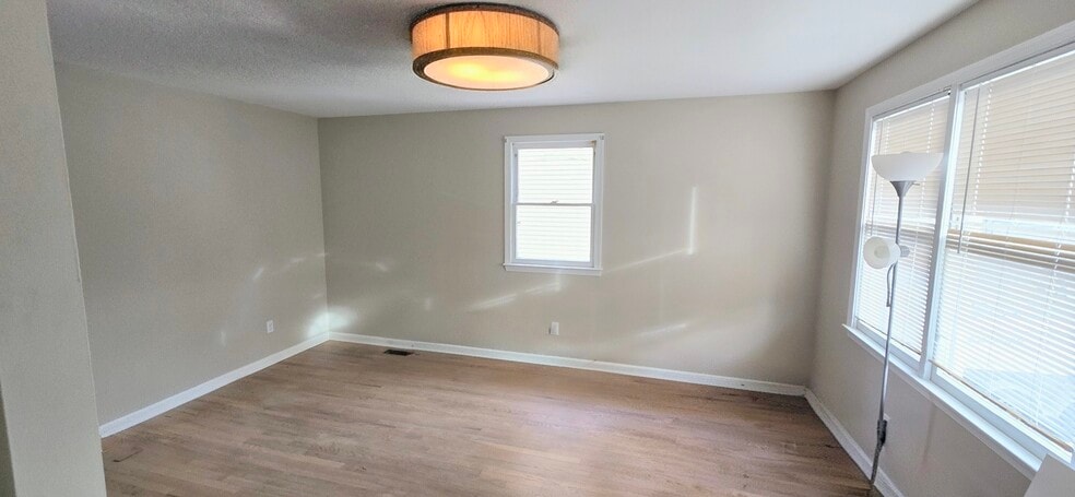 Building Photo - 2209 Shore Dr