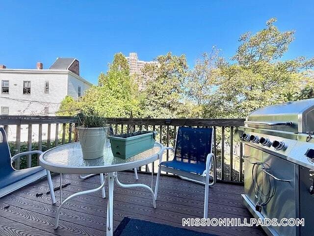 Building Photo - 205 Hillside St