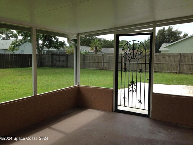 Building Photo - 639 Dwight Ave SE