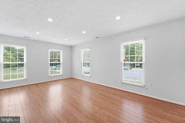 Building Photo - 2401 W Rosecroft Village Cir
