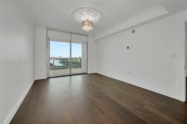 Building Photo - 900 Biscayne Blvd