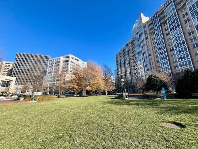 Building Photo - 4515 Willard Ave