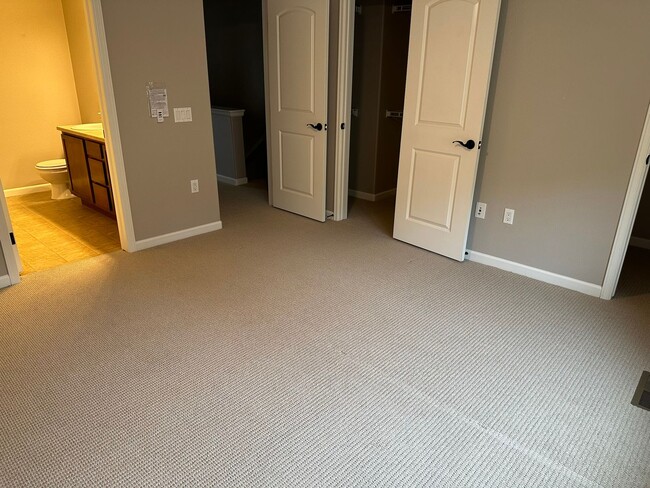 Building Photo - Large garage with attached spacious 2 bedroom townhome
