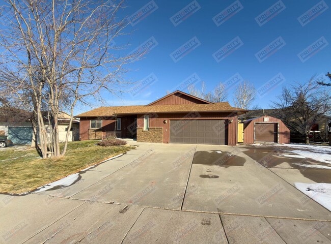 Building Photo - Main level living!