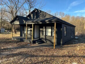 Building Photo - Beautiful 3 bedroom 1 bath