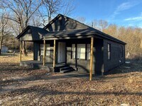 Building Photo - Beautiful 3 bedroom 1 bath