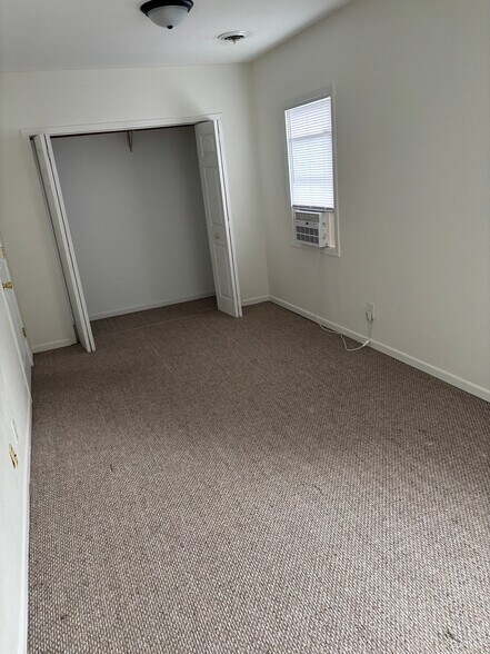 Building Photo - 123 1/2 E Fulton St