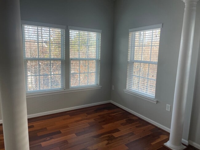 Building Photo - Updated 2  Bedroom, 2 Bath Condo  - Westwood Village at Charter Colony