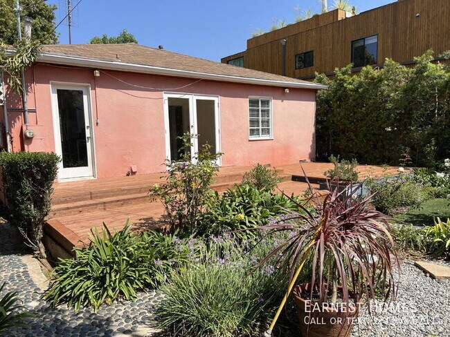 Building Photo - 3124 Highland Ave