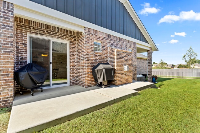 Building Photo - 1901 Plaza District Dr