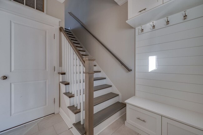 Building Photo - 3BD/3.5BA Immaculate Condo at the Oceanfront!