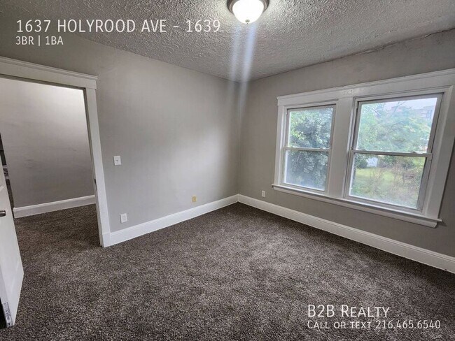 Building Photo - 1637 Holyrood Rd